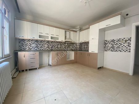 Sevgim'den Sakarya 2 Caddesinde Kiralık 4+1 Daire