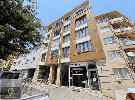 Sarılar Gayrimenkul'den Hat Boyu Cadde Üzeri 1+1 Asansörlü