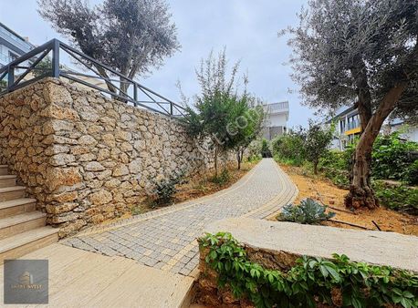 Oba Mahallesinde 4 Bloklu Site İçi Satılık 2+1 Daire