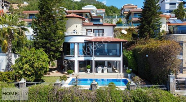 Alanya Tepe 3+2 ,eşyalı, 503m Arazi 250 M2 Lüx Müstakil Villaaa.