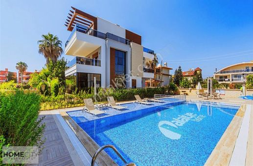 Alanya Konaklı 3+1 250m2 Villa Özel Bahçe Alanı,jakuziiiiiiiiii.
