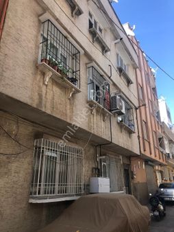 Konak Mahallesinde Satılık 3 Katlı Ev