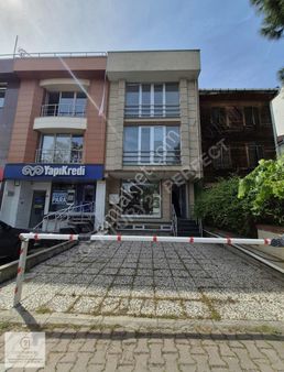 Koşuyolu Cadde Üzeri, Boş Net 400 M2 Komple Bina Tekliflere Açık