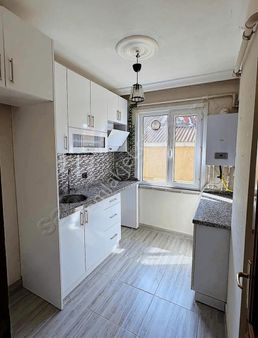 Ünivste Mah De Metrobüse 5 Dk Yürüme Mesafesinde 2+1 Kiralık