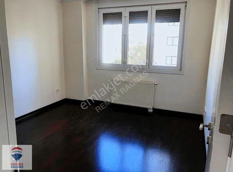 Suadiye Tonozlu Sokakta Kiralık Büyük 3+1 Daire