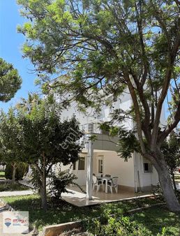 Parlamenterler Sitesi Denize Yakın Ana Caddede Satılık Villa