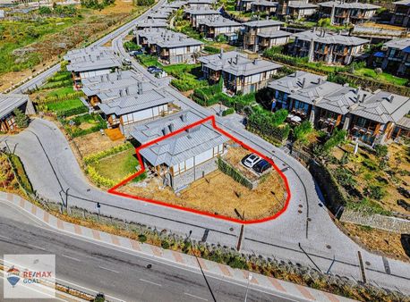 Düşler Vadisinde Kaçırılmayacak Fırsat! Geniş Bahçeli Müstakil