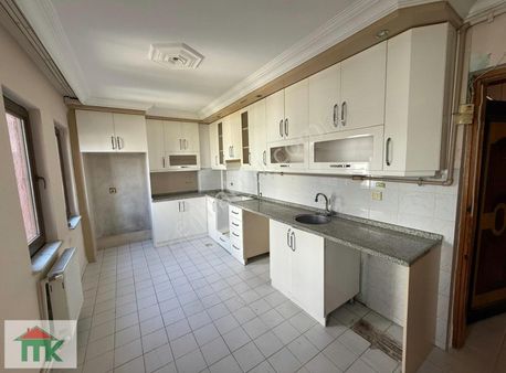 Mk'dan Bizim Kasap Yakını Cadde Üzeri Ara Kat 3+1 Daire