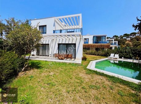 Bodrum Gümüşlük'te Plaja 250mt Satılık Özel Havuzlu Villa