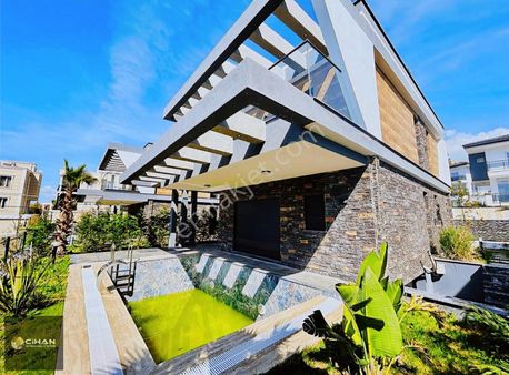 Kuşadası Soğucak'ta Manzara, Özel Havuz Satılık Sıfır Villa