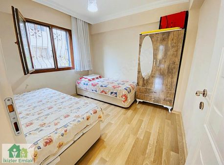 Ürkmez Merkez'de Satılık 2+1 80m2 Müstakil Giriş Bahçeli Daire