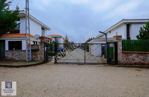 İncek De Tek 980 Mt Arsa İçinde 2 Katlı Köşe Hazır Satılık Villa
