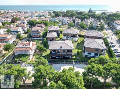 Ayvalık Altınova Mahallesin'de Satılık 3+1 Villa