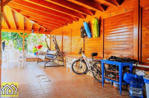 Denize Sıfır 1280m2 Arsası Olan 220m2 4+1 Villa