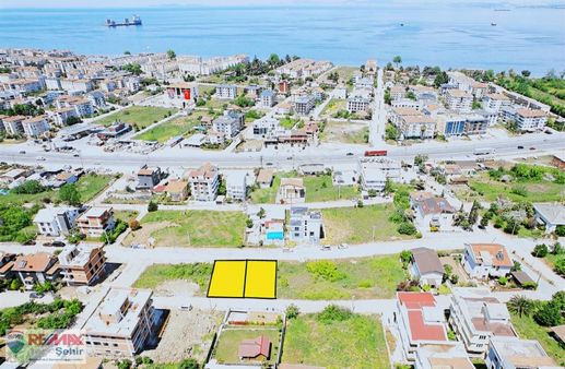 Çiftlikköyde 321+321 M² Deniz Manzaralı 3 Kat İmarlı Arsa