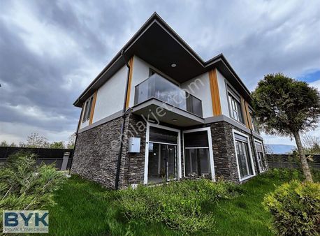 Byk' Dan! Merkezi Konum! 5+1! Satılık İkiz Villa!