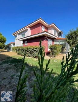 Tepekent Villarında 1,200m Arsa İçinde 4+1 2 Katlı Satılık Villa