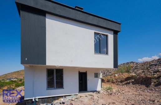 Hacılar Akdam'da Manzarası Açık Site İçerisinde Satılık Villa