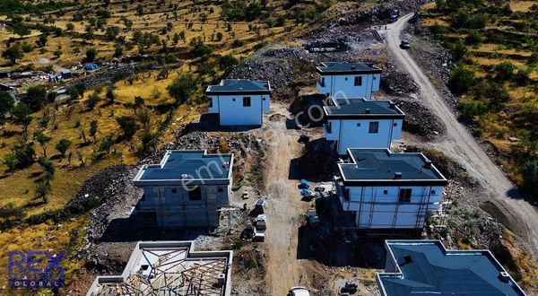 Hacılar Akdam'da Site İçerisinde Manzaralı Satılık Villa