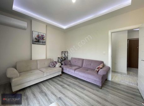 Realty World Anka'dan Atatürk Cd. Üzerinde Çok Geniş 3+1