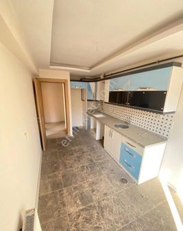 İzmirpark Avm Yakını Yeni Binada 3+1 Arakat Asansörlü Otoparklı Doğalgazlı Satılık Köşe Daire