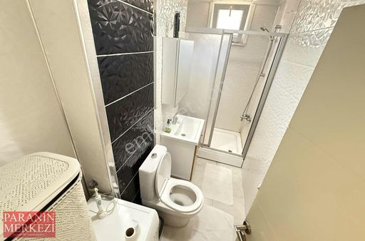 Cadde Üzeri İskanlı Yeni Bina İster Oturum İster Yatırım !!!