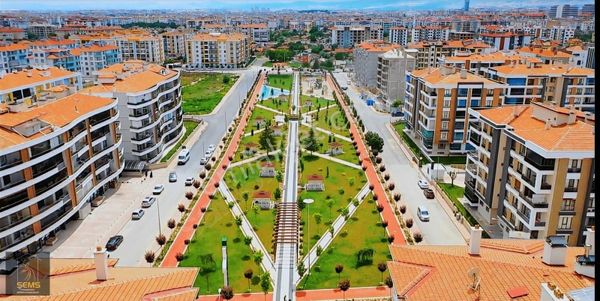 Site İçerisinde Park Yanında Ara Kat 3+1 Satılık Daire