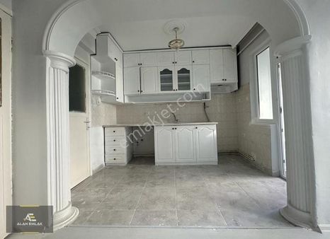 Alan Emlaktan Sahile Yakın Kiralık 2+1 Daire