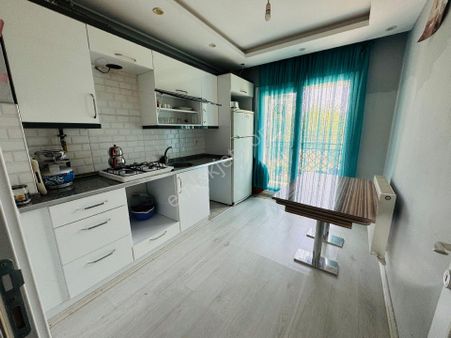 Bilginoğlu Emlak'tan Muradiye De Kapalı Mutfak 2+1 Ara Kat