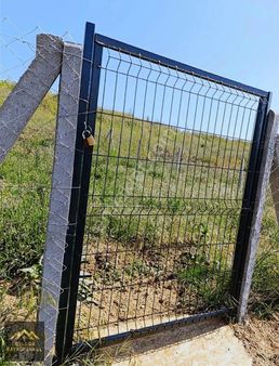 Silivri Değirmenköyde 225m2 İmarlı E-5 Cephe Telle Çevrili Arsa