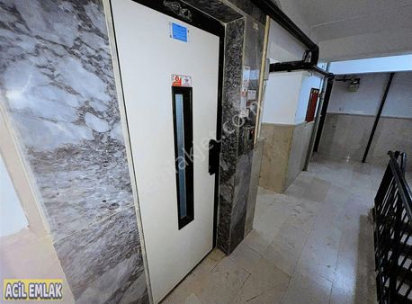 Kat Konumunda Asansörlü Balkonlu Satılık Daire