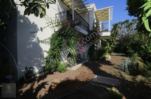 Bodrum Yahşide Denize 50 M. Havuzlu Sitede Bahçe Katı Daire