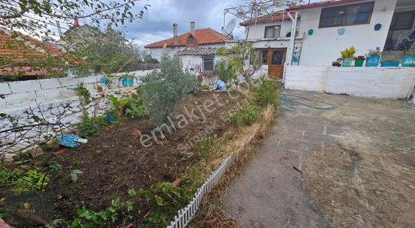 Şimşekten Dutluca Mahallesinde 350 Metre Arsa İçerisinde Köy Evi