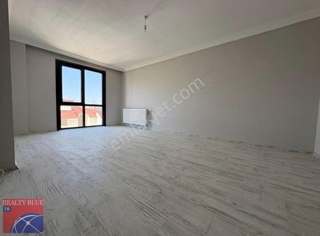 Sultanbeyli Kuran Kursu Caddesiüzerinde Satılık 2+1 Daire