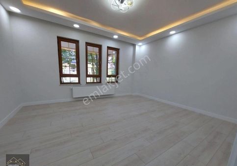 Reşadiye'den Dikmen Osman Temiz Mah. Cadde Yakının'da 3+1 Kat'ta Full Yapılı Daire