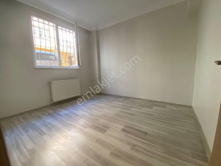 Serkan Gayrimenkulden 2+1 Bahçe Katı Merkez Cami Yakını