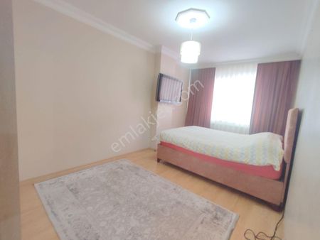 Serkan Gayrimenkulden Mevlana Cami Yakını 2.ci Kat Daire