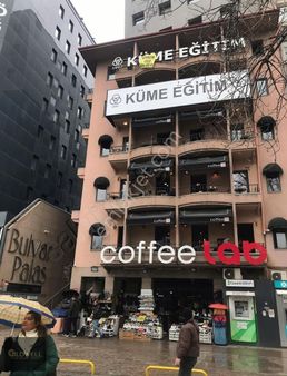 Çankaya Atatürk Bulvarı Bulvar Palasta Yapılı Katta 2+1 Ofis