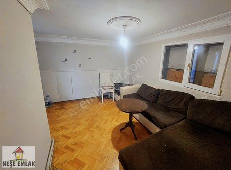 Neşe Emlak''tan..fıstıkağacı Işıklarda Cadde Üzerinde Çatı Katı