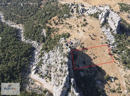 Alanya Öz Vadi Yaylasında 6500 M2 Çaya Yakın Satılık Tarla