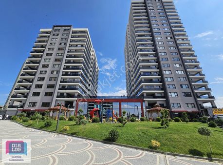 Bordo Modern'de Ara Kat Batı Cephe Lüks 4+1 Daire