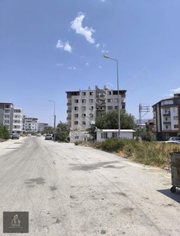 Çekmece'de Ana Cadde Üzeri Güney Cephe Ara Kat Geniş Daire