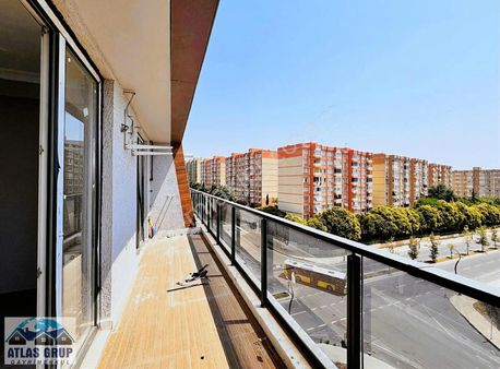 Beylikdüzü Kavaklı Cad. Marmara Mah. Deniz Manzaralı 2+1 Daire