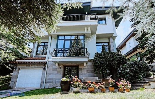 İncek Konakları Ormanın İçinde Şehrin Merkezinde 5+2 Villa Havuz
