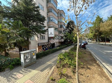 Cumhuriyet Mahallesi Gazi Ceddesi Üstü Kiralık Dükkan/mağaza