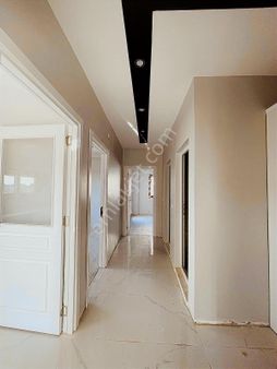 Noyan Emlaktan D400`e 200 Mt 2+1 Kapalı Mutfak Sıfır Daire.