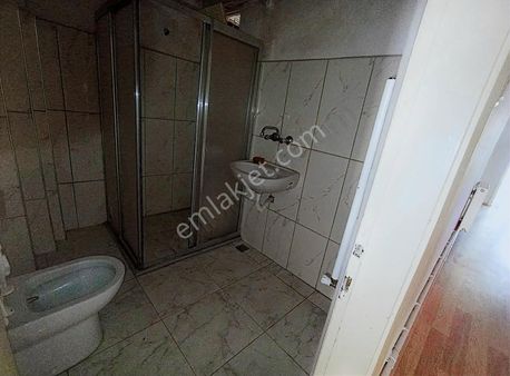 **yeni Mahalle Cadde Üzerinde Kiralık 3+1 Daire**