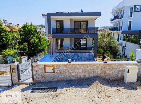 Ayvalık Aliçetinkaya Mh. Satılık Havuzlu Lüks Villa