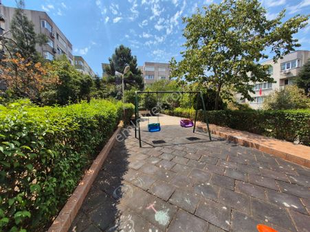 Koşuyolu'nun Kalbinde Geniş Balkonlu 2+1 Sıdıka Sabancı 2 Sıtesi