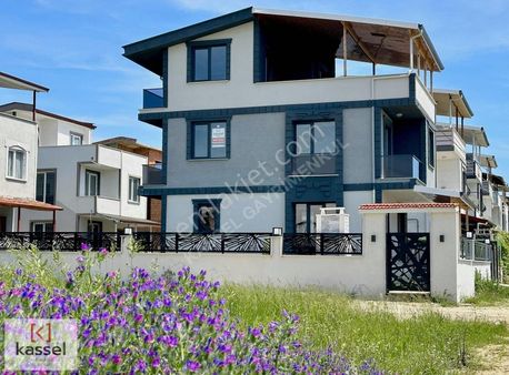 [kassel Yapı] 250 M2 Köşe Arsa - Eşyalı - Kombi Petek - İskanlı